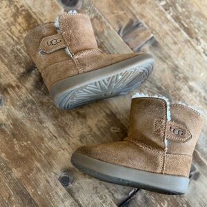 UGG keelan toddler boots Sz 04/05